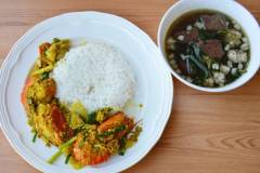 stir fried shrimp with yellow curry powder and pork blood soup